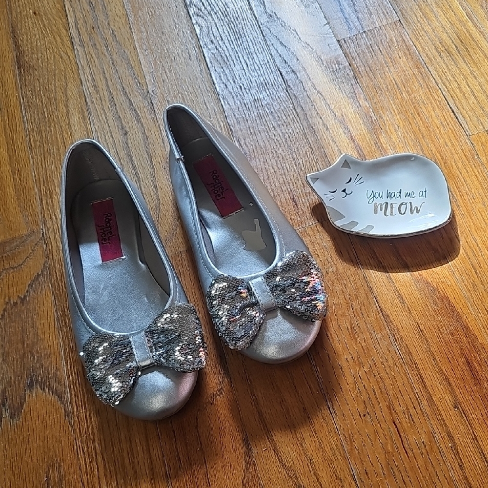 Rachel Shoes Size 3-Like New-Silver Flats With Sequence Bows